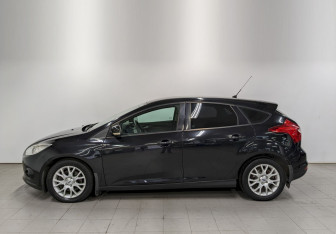 Подержанный автомобиль Ford Focus Hatchback 2012 года (8 фото)