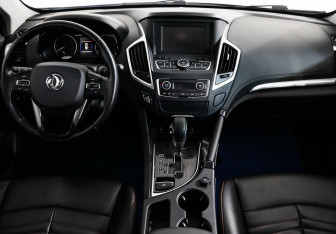 Подержанный автомобиль DongFeng AX7 2018 года (6 фото)