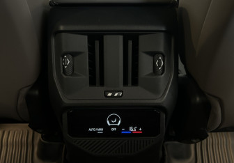 Подержанный автомобиль BMW X3 2025 года (8 фото)