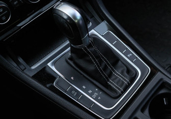 Подержанный автомобиль Volkswagen Golf Hatchback 2014 года (15 фото)
