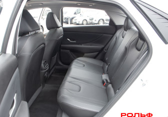 Новый Hyundai Elantra Sedan 2023 (8 фото)