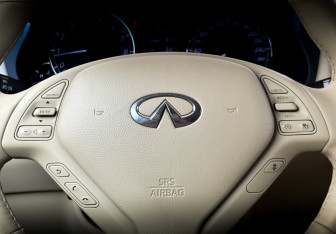 Подержанный автомобиль Infiniti QX50 2014 года (25 фото)