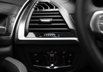 Подержанный автомобиль BMW X3 2017 года (13 фото)