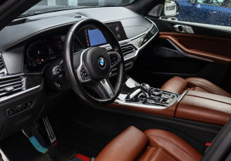Подержанный автомобиль BMW X7 2020 года (21 фото)