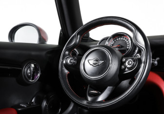 Подержанный автомобиль MINI Hatch 2016 года (13 фото)