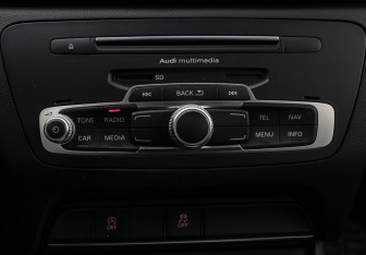 Подержанный автомобиль Audi Q3 2015 года (16 фото)