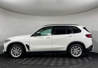 Подержанный автомобиль BMW X5 2020 года (6 фото)