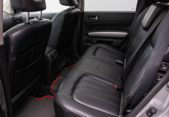 Подержанный автомобиль Nissan X-Trail 2014 года (11 фото)