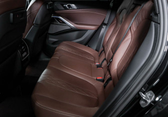Подержанный автомобиль BMW X6 2021 года (10 фото)