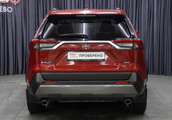 Подержанный автомобиль Toyota RAV4 2021 года (6 фото)