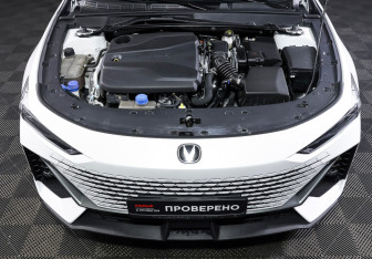 Подержанный автомобиль Changan UNI-V 2023 года (9 фото)