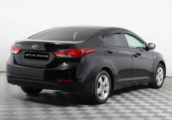 Подержанный автомобиль Hyundai Elantra Sedan 2015 года (2 фото)