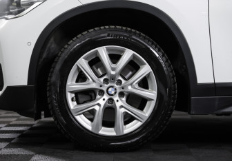 Подержанный автомобиль BMW X1 2015 года (26 фото)