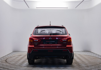 Подержанный автомобиль Mitsubishi ASX 2011 года (6 фото)