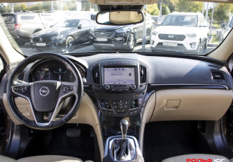 Подержанный автомобиль Opel Insignia Wagon 2014 года (13 фото)