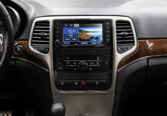 Подержанный автомобиль Jeep Grand Cherokee 2012 года (15 фото)