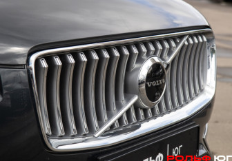 Подержанный автомобиль Volvo XC90 2021 года (22 фото)