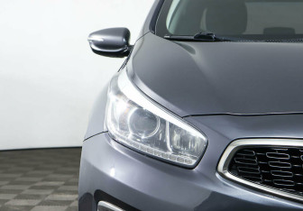 Подержанный автомобиль Kia Ceed Hatchback 2015 года (7 фото)