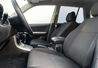 Подержанный автомобиль Suzuki Grand Vitara 2010 года (10 фото)