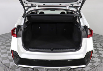 Подержанный автомобиль BMW X1 2024 года (9 фото)