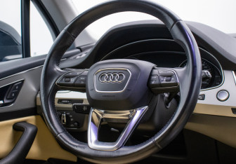 Подержанный автомобиль Audi Q7 2016 года (15 фото)