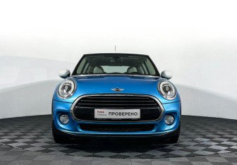 Подержанный автомобиль MINI Hatch 2017 года (2 фото)