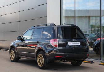 Подержанный автомобиль Subaru Forester Suv 2011 года (7 фото)