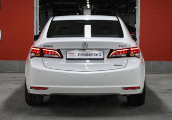Подержанный автомобиль Acura TLX 2014 года (6 фото)