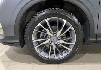 Подержанный автомобиль Geely Coolray 2021 года (12 фото)