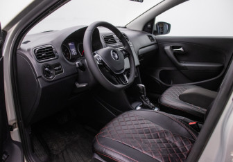 Подержанный автомобиль Volkswagen Polo Sedan 2013 года (10 фото)