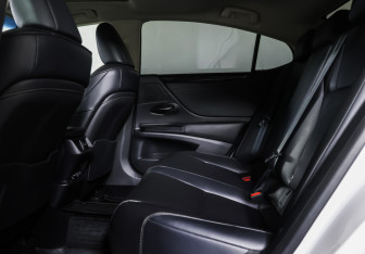 Подержанный автомобиль Lexus ES 2020 года (12 фото)