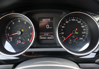 Подержанный автомобиль Volkswagen Jetta Sedan 2016 года (17 фото)