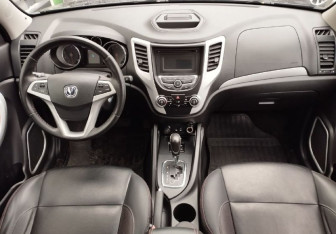 Подержанный автомобиль Changan CS35 2017 года (9 фото)