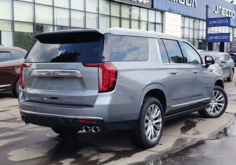 Подержанный автомобиль GMC Yukon 2023 года (8 фото)