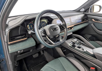 Подержанный автомобиль Geely Monjaro 2023 года (16 фото)