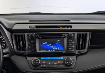 Подержанный автомобиль Toyota RAV4 2016 года (17 фото)