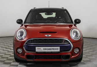 Подержанный автомобиль MINI Hatch 2015 года (2 фото)