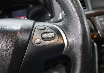 Подержанный автомобиль Nissan Pathfinder 2014 года (18 фото)