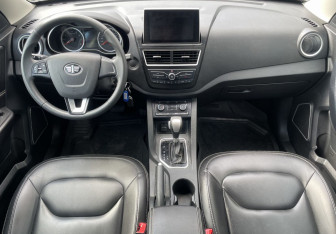 Подержанный автомобиль FAW Besturn X40 2021 года (10 фото)