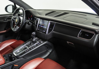 Подержанный автомобиль Porsche Macan 2018 года (9 фото)