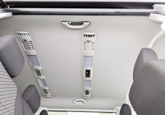 Подержанный автомобиль Volkswagen Caravelle 2020 года (23 фото)