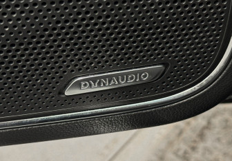 Подержанный автомобиль Hongqi H5 2024 года (15 фото)