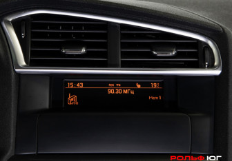 Подержанный автомобиль Citroen C4 Sedan 2013 года (14 фото)