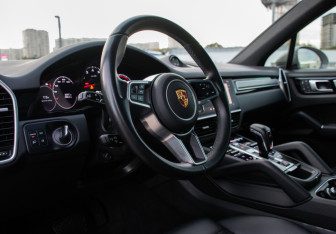 Подержанный автомобиль Porsche Cayenne 2023 года (9 фото)