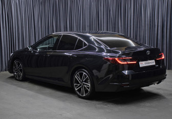 Подержанный автомобиль Toyota Camry Sedan 2024 года (7 фото)