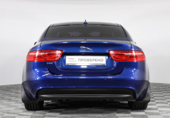 Подержанный автомобиль Jaguar XE 2016 года (6 фото)