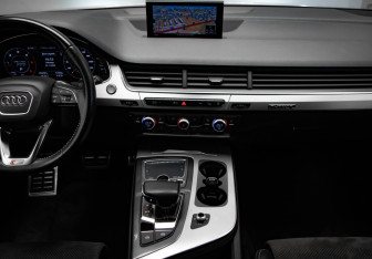 Подержанный автомобиль Audi Q7 2016 года (18 фото)