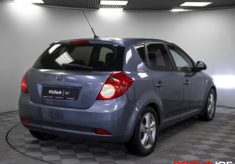 Подержанный автомобиль Kia Ceed Hatchback 2008 года (24 фото)