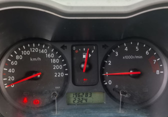 Подержанный автомобиль Nissan Note 2007 года (15 фото)