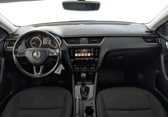 Подержанный автомобиль Skoda Octavia Liftback 2018 года (24 фото)